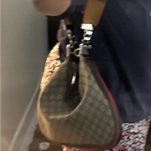 Pre-loved like new tear drop Gucci handbag with 2 straps